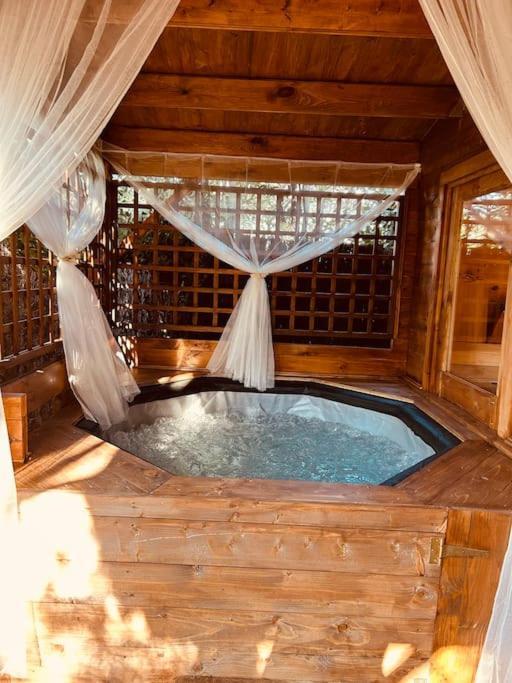 Chalet Bois Jacuzzi Bessan Buitenkant foto
