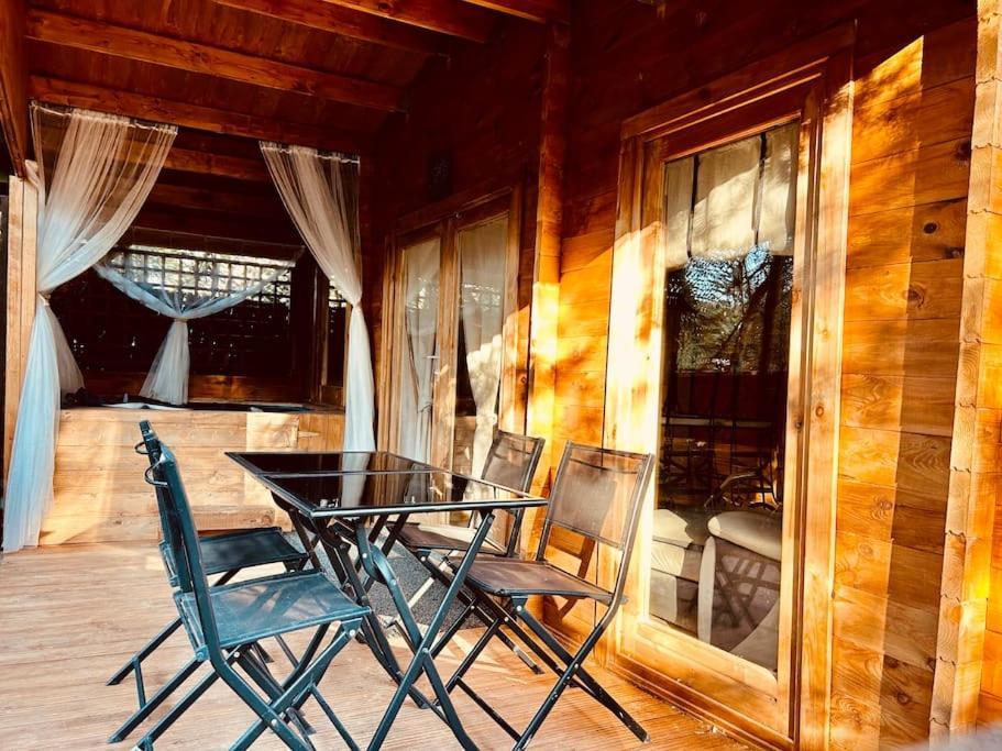 Chalet Bois Jacuzzi Bessan Buitenkant foto
