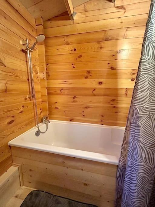 Chalet Bois Jacuzzi Bessan Buitenkant foto